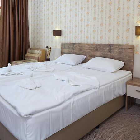 Hotel Lira Napospart Kültér fotó