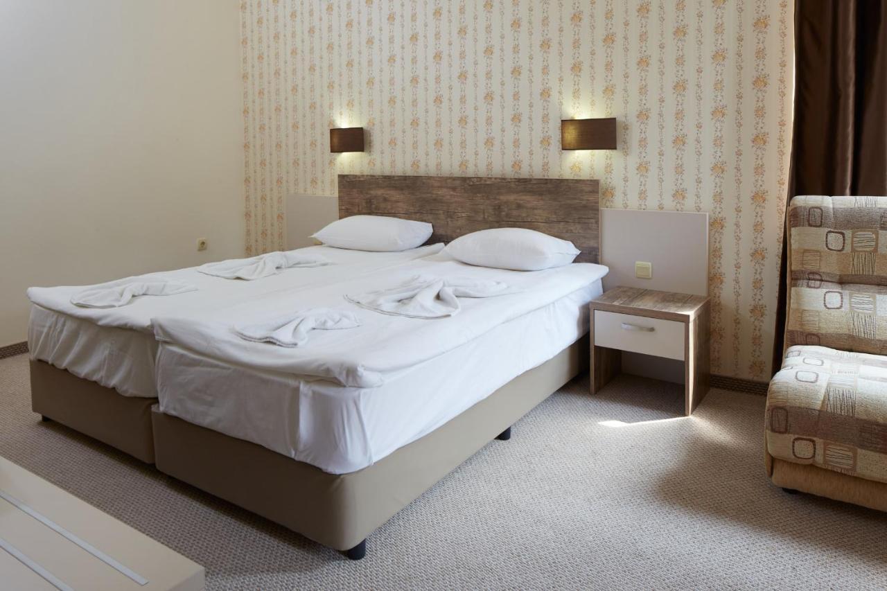 Hotel Lira Napospart Kültér fotó