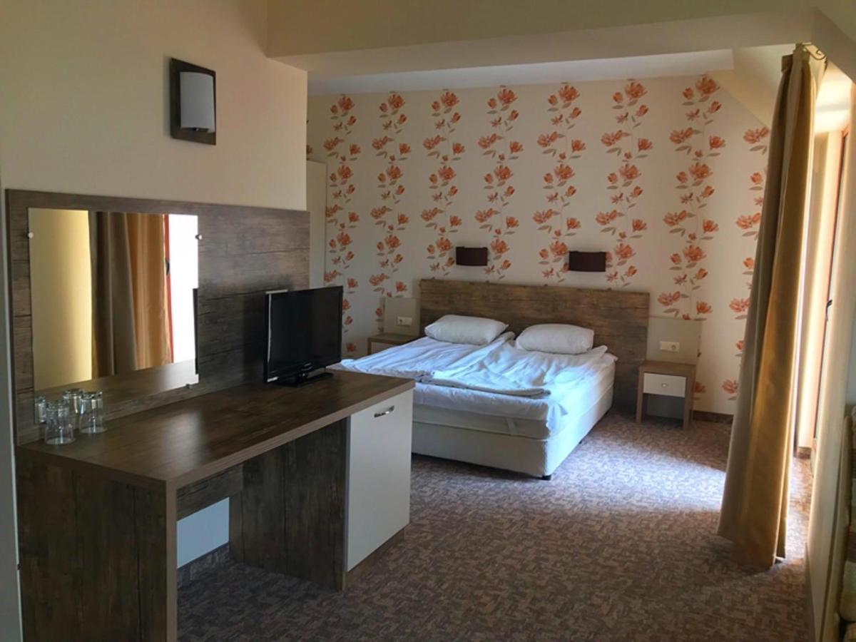 Hotel Lira Napospart Kültér fotó