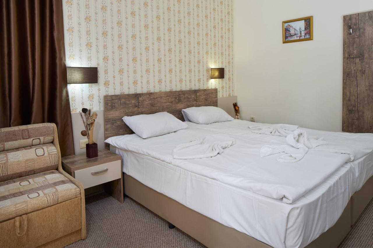 Hotel Lira Napospart Kültér fotó