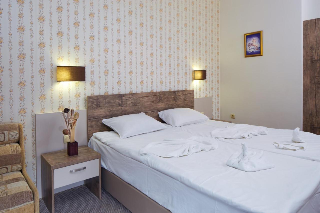 Hotel Lira Napospart Kültér fotó