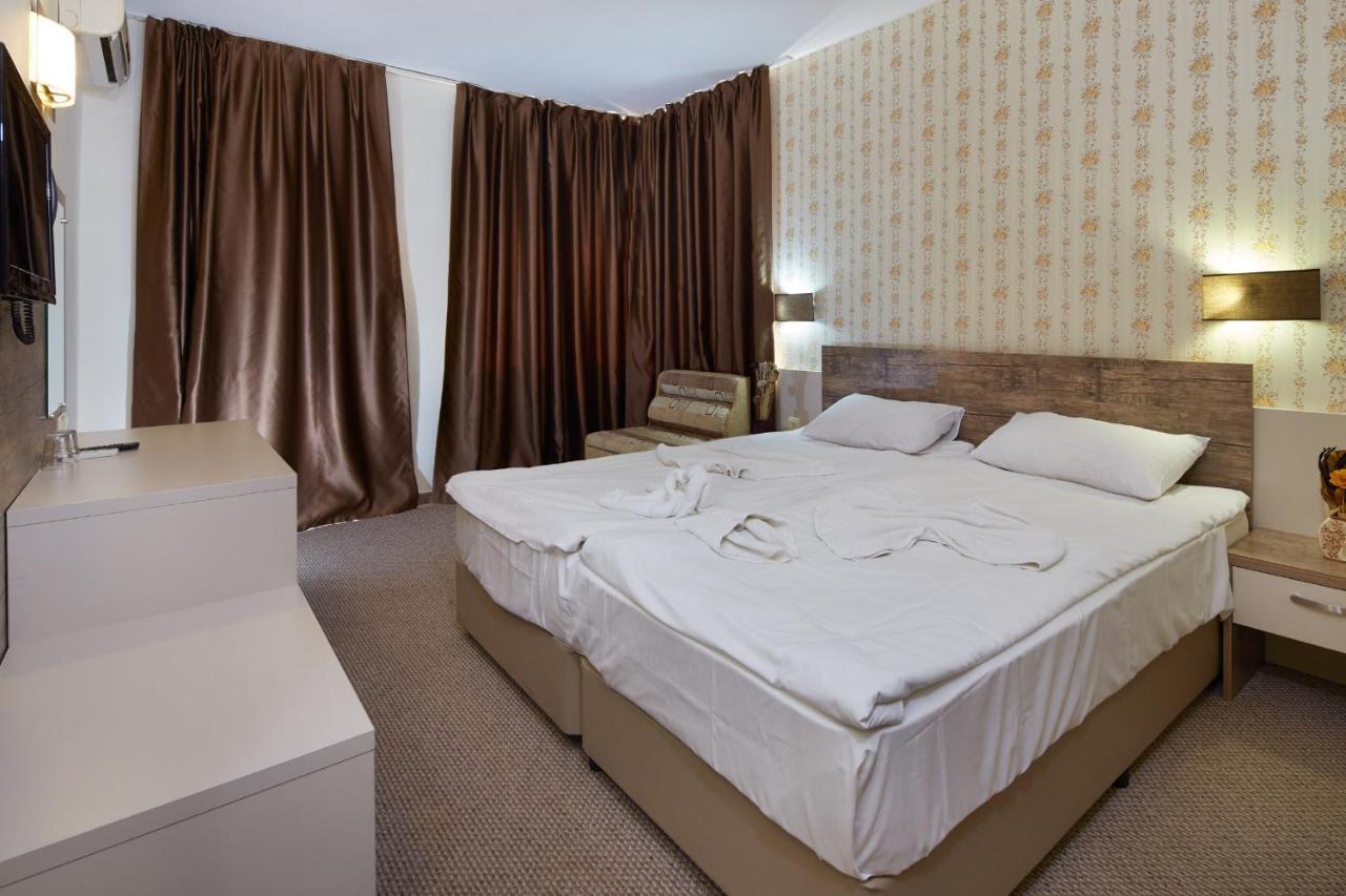 Hotel Lira Napospart Kültér fotó