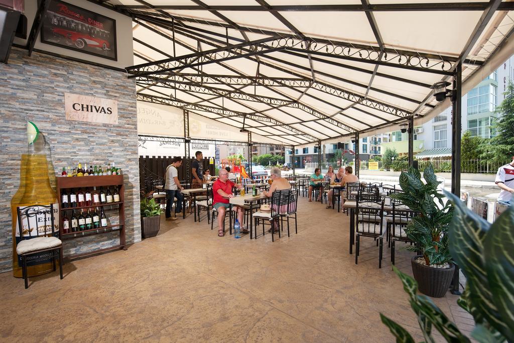 Hotel Lira Napospart Kültér fotó