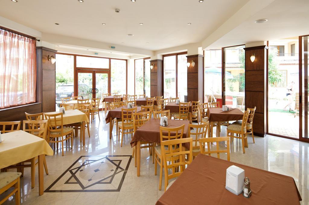 Hotel Lira Napospart Kültér fotó